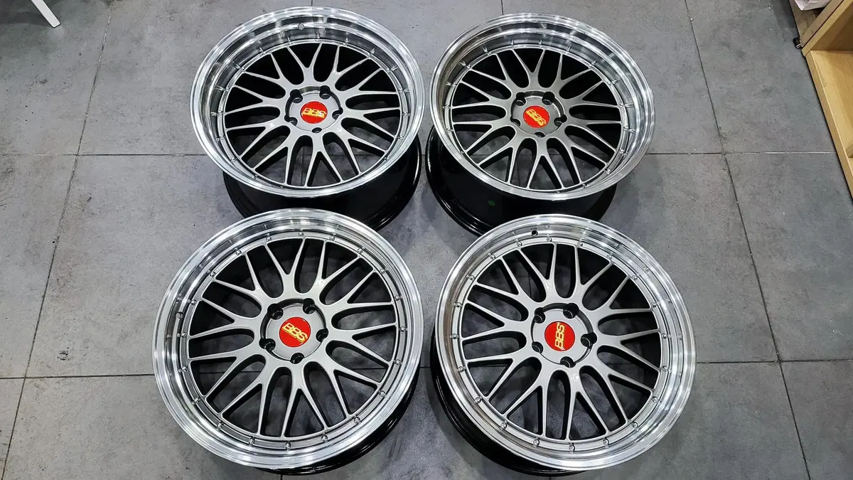 19인치 BBS LM.st 하이퍼블랙 신품휠 1대분